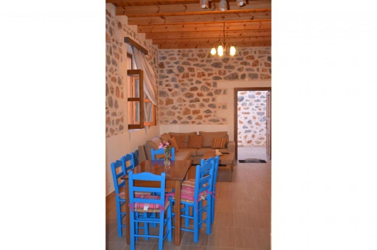 Stone Villa I In Petres Πετρές Εξωτερικό φωτογραφία